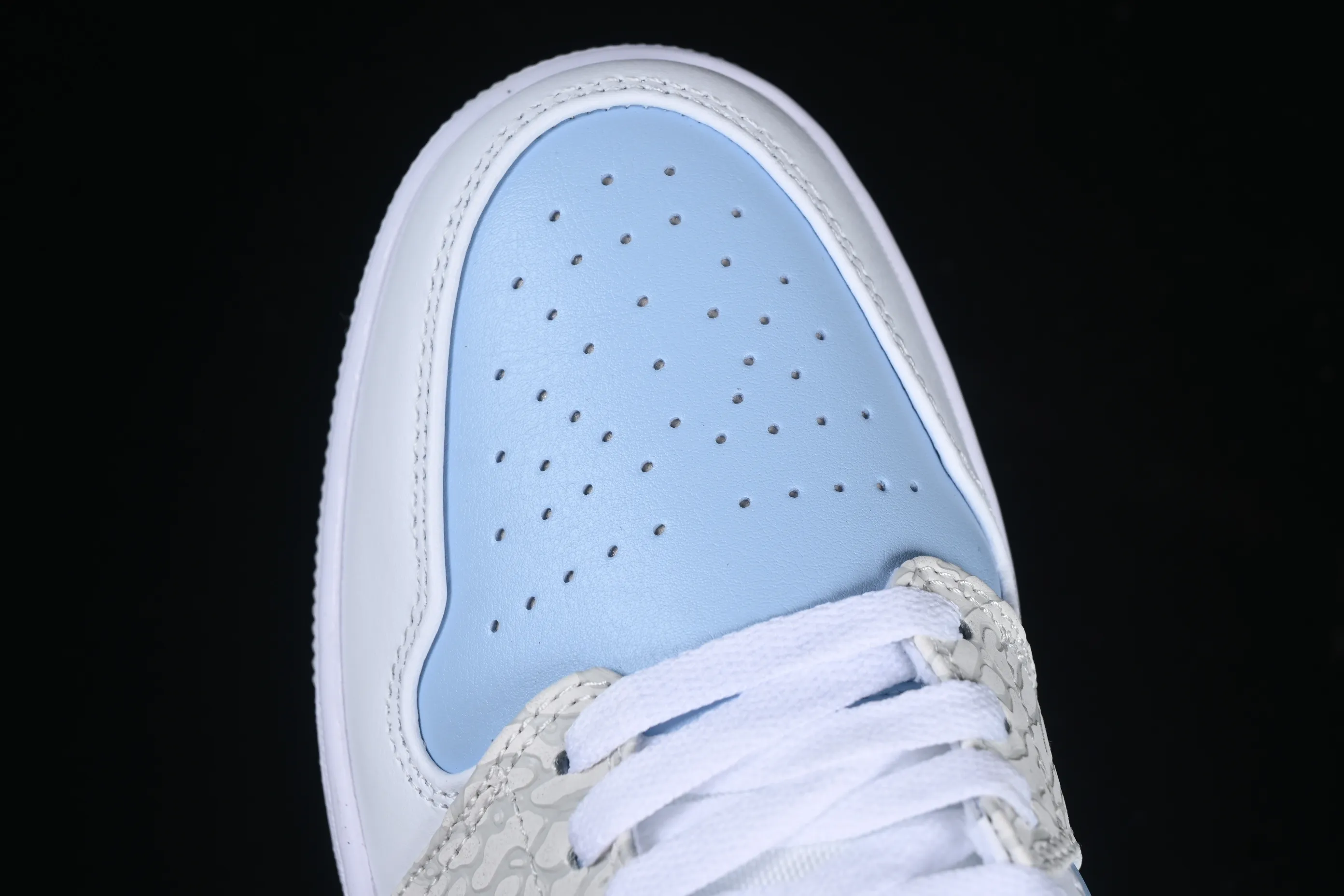 All categories Air Jordan Jordan series basketball shoes Air Jordan 1 Low Air Jordan 1 Low "True Blue" AJ1 Joe 1 burst white and blue color low-top basketball shoes IB7692-400